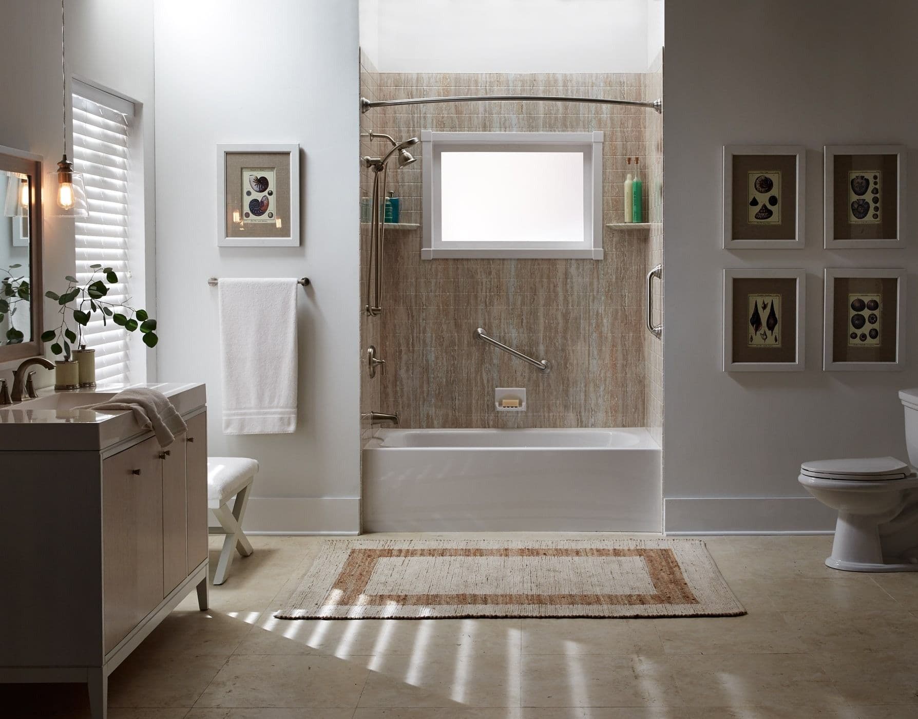 Bathtub with Carpet
