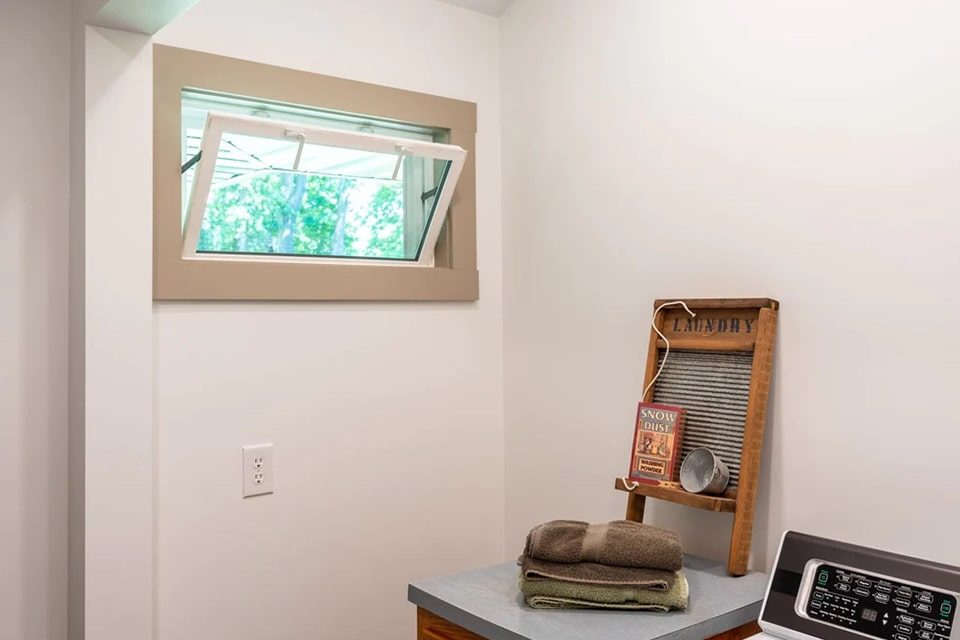 Hopper Window